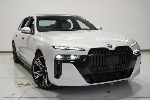 2024 BMW 750e xDrive