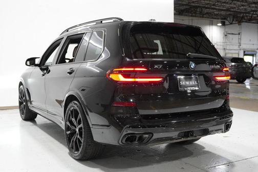 2024 BMW X7 M60i