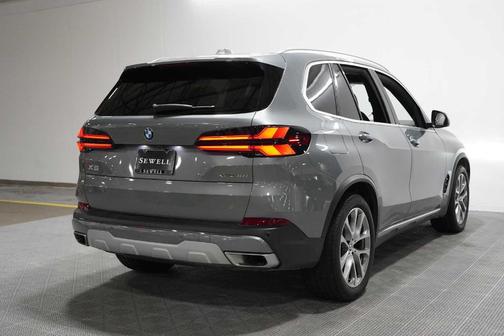 Gray Metallic 2024 BMW X5 xDrive40i