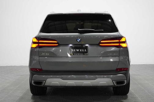 Gray Metallic 2024 BMW X5 xDrive40i