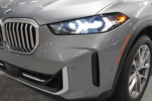 Gray Metallic 2024 BMW X5 xDrive40i