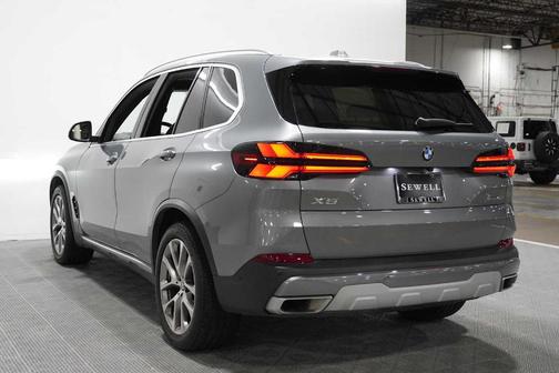Gray Metallic 2024 BMW X5 xDrive40i