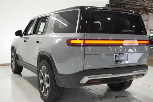 2023 Rivian R1S Adventure Quad Motor Large Pack