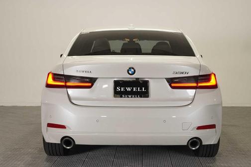 Mineral White Metallic 2025 BMW 330 i