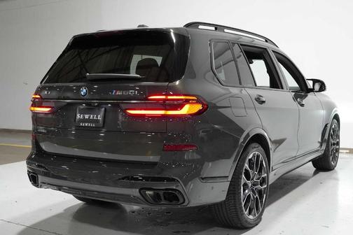 2023 BMW X7 M60i