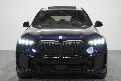 Carbon Black Metallic 2025 BMW X5 xDrive40i