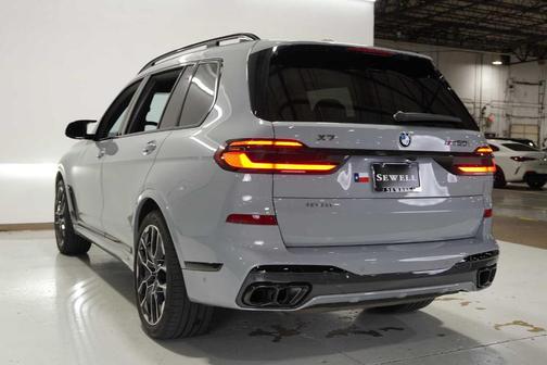 2025 BMW X7 M60i