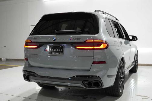 2025 BMW X7 M60i