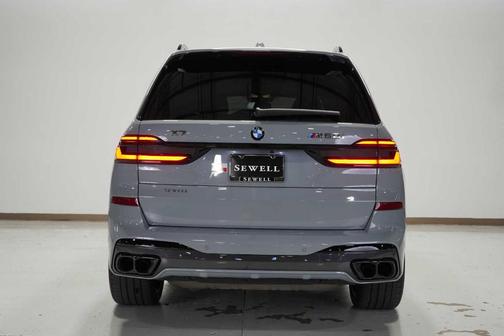 2025 BMW X7 M60i