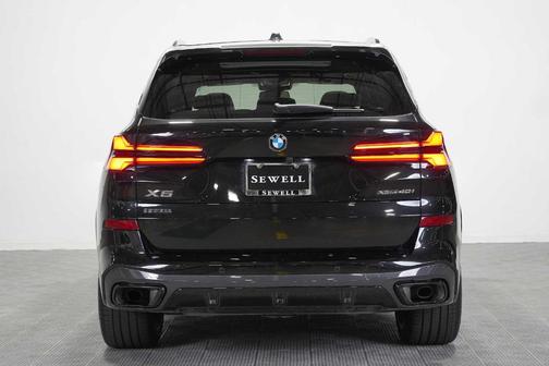 Black Sapphire Metallic 2025 BMW X5 xDrive40i
