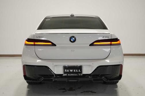 2024 BMW 740 i