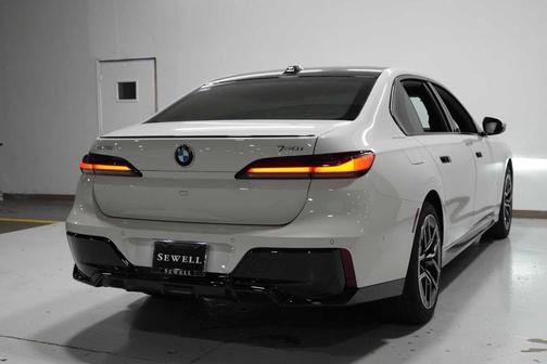 2024 BMW 740 i