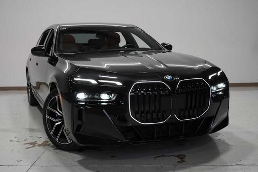 2025 BMW 740 i xDrive