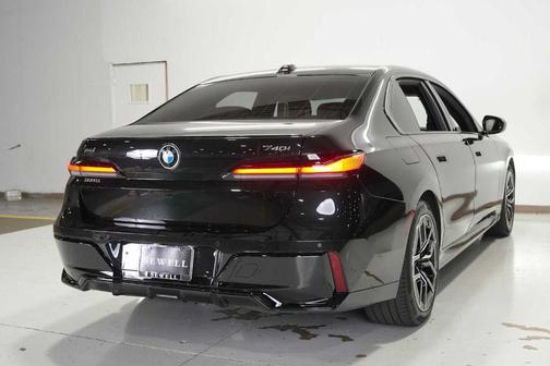 2025 BMW 740 i xDrive