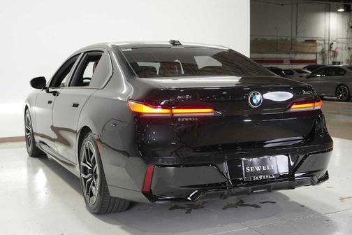 2025 BMW 740 i xDrive