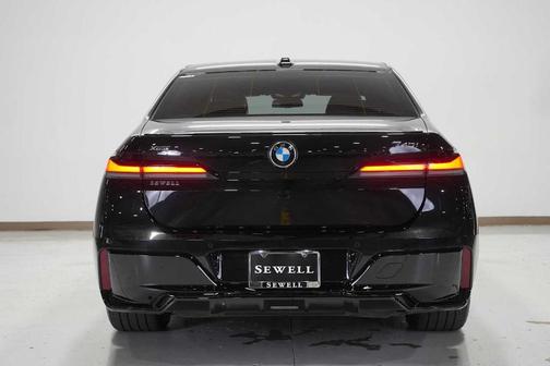 2025 BMW 740 i xDrive