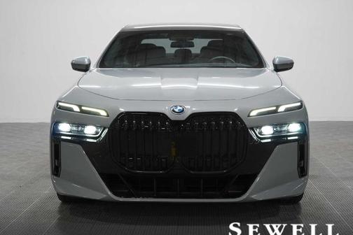 Gray Metallic 2023 BMW i7 xDrive60