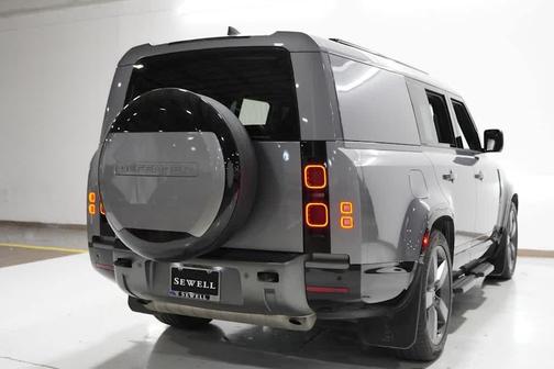 2024 Land Rover Defender P400 Outbound