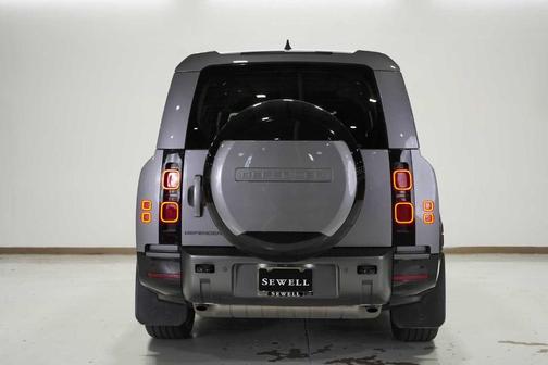 2024 Land Rover Defender P400 Outbound