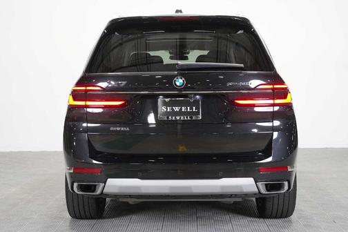Black Sapphire Metallic 2025 BMW X7 xDrive40i