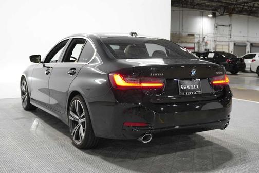 Black Sapphire Metallic 2024 BMW 330 i
