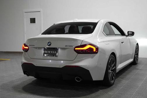 Mineral White Metallic 2025 BMW 230 i