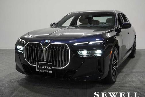 Carbon Black Metallic 2023 BMW 740 i