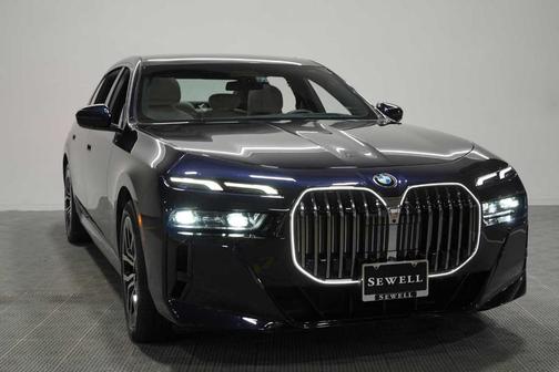 Carbon Black Metallic 2023 BMW 740 i