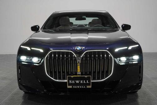 Carbon Black Metallic 2023 BMW 740 i