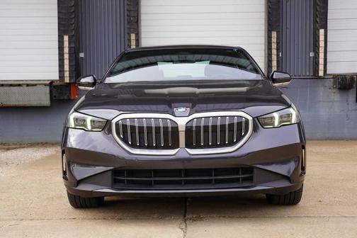 2025 BMW 530 i