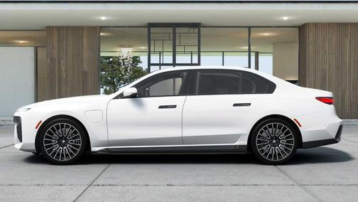2026 BMW 750e xDrive