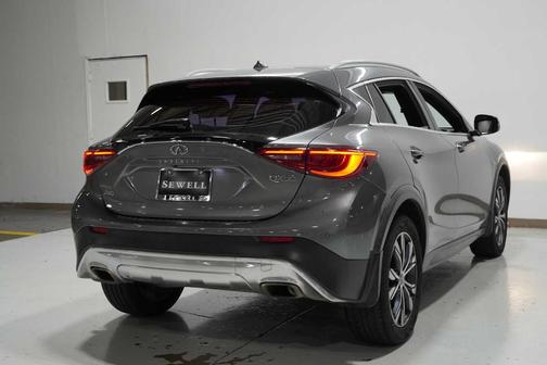 2017 INFINITI QX30 Premium