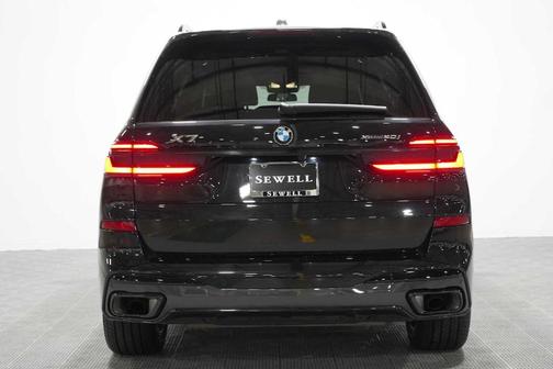 Black Sapphire Metallic 2026 BMW X7 xDrive40i