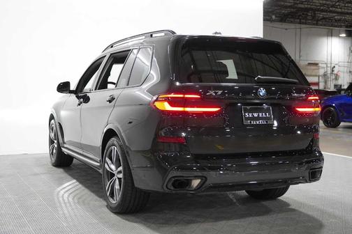 Black Sapphire Metallic 2026 BMW X7 xDrive40i