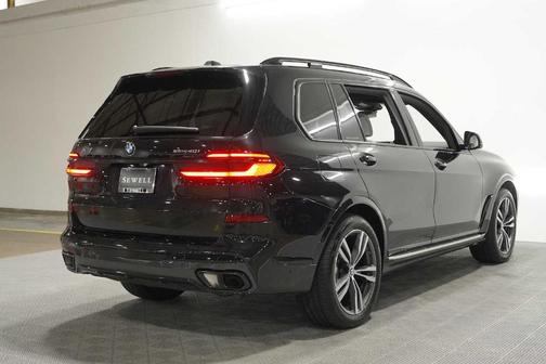 Black Sapphire Metallic 2026 BMW X7 xDrive40i