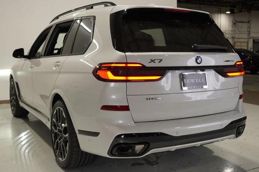 2025 BMW X7 xDrive40i