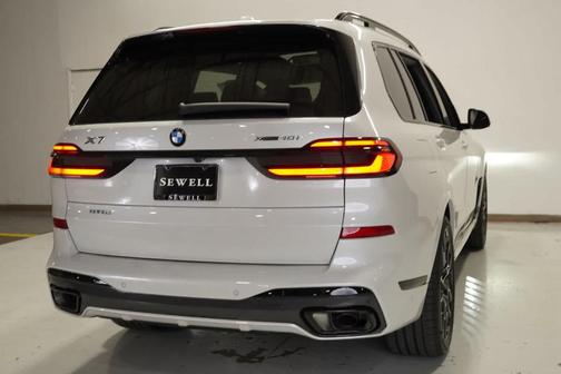 2025 BMW X7 xDrive40i