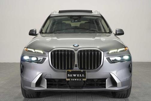 Gray Metallic 2023 BMW X7 xDrive40i