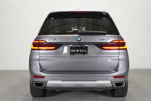 Gray Metallic 2023 BMW X7 xDrive40i
