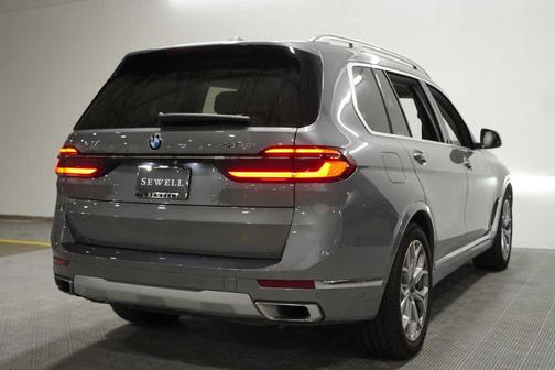 Gray Metallic 2023 BMW X7 xDrive40i