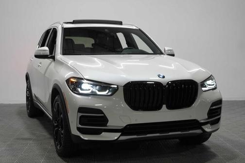 Mineral White Metallic 2023 BMW X5 sDrive40i