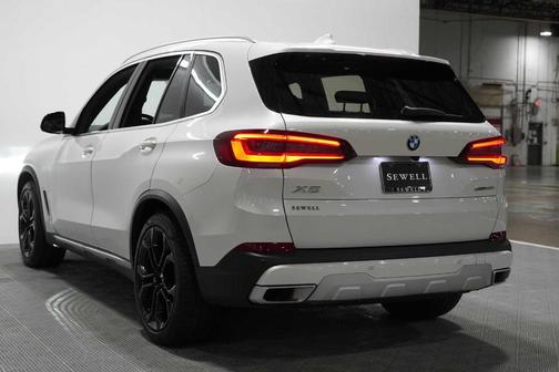 Mineral White Metallic 2023 BMW X5 sDrive40i