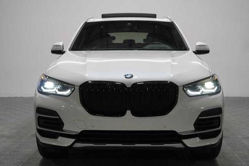 Mineral White Metallic 2023 BMW X5 sDrive40i