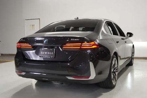 2025 BMW 530 i xDrive