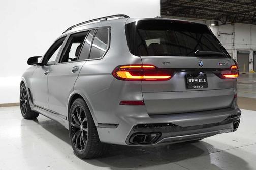 2025 BMW X7 M60i