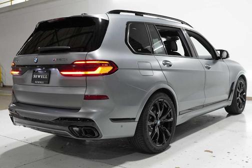 2025 BMW X7 M60i