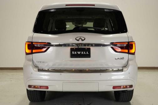 2022 INFINITI QX80 Luxe