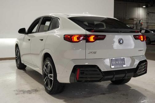 2025 BMW X2 xDrive28i