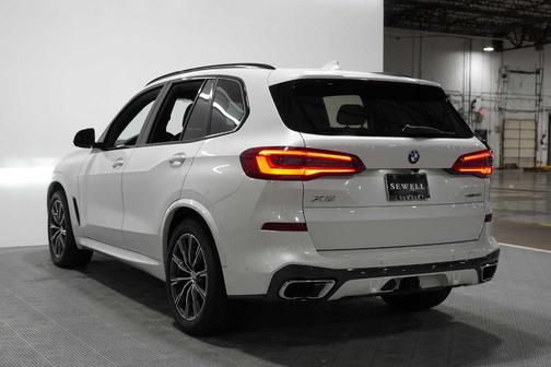 Mineral White Metallic 2019 BMW X5 xDrive40i