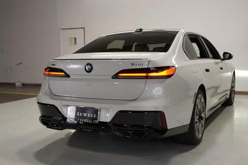 2025 BMW 760 760i xDrive